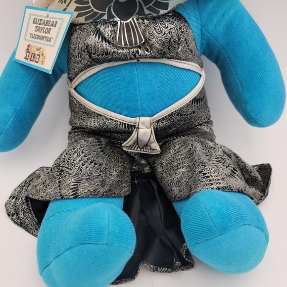 Cleopawtra" Elizabear Taylor, Cleopatra styled collectible teddy bear (1988) - Picture 4 of 8
